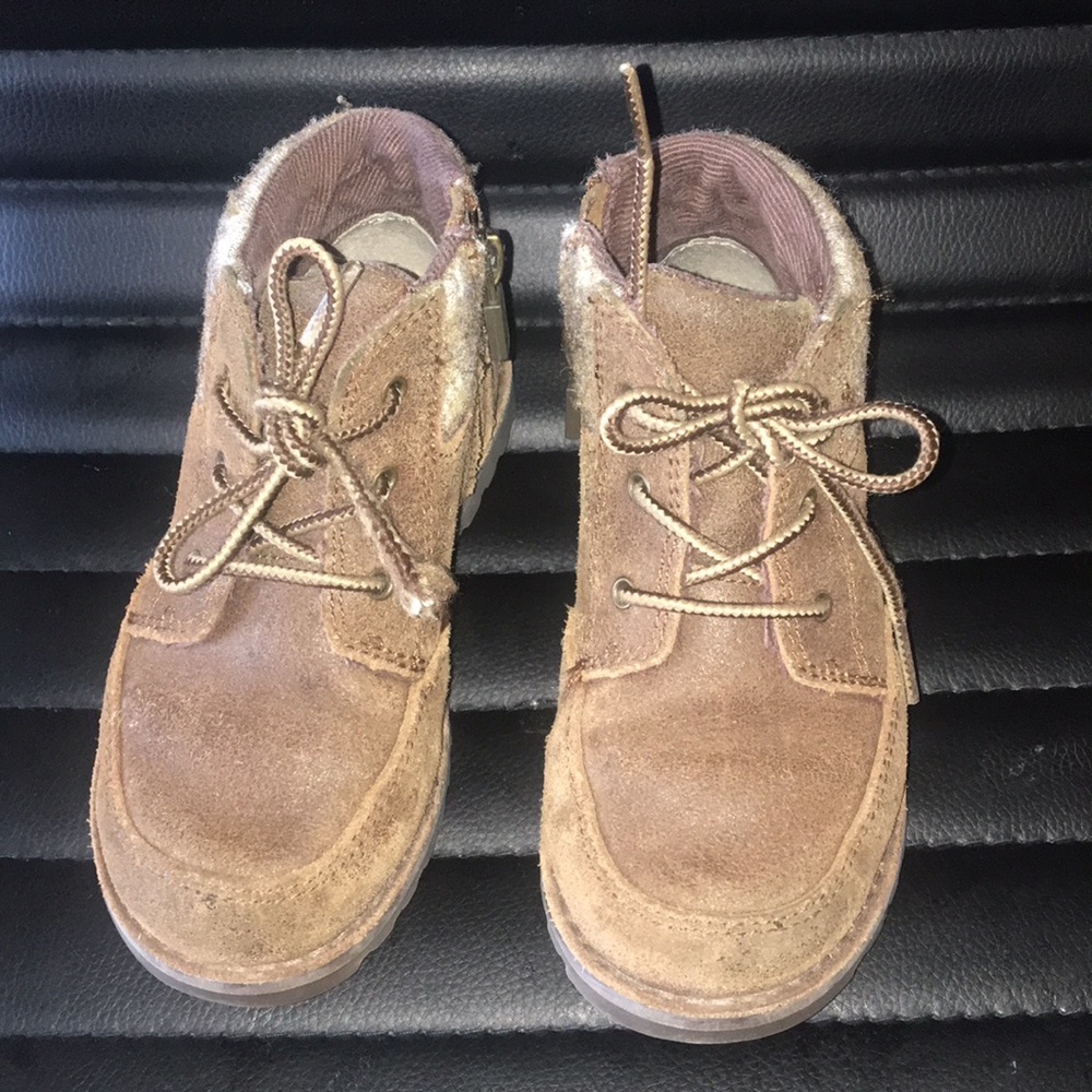 Boys ugg boots size 10